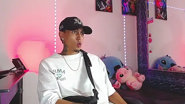 Snapshot of Liam_lee chatting on November 13, 2025, 7:51 pm Liam lee online show from November 13, 2025, 7:51 pm