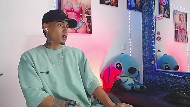 Snapshot of Liam_lee chatting on October 28, 2025, 2:38 pm Liam lee online show from October 28, 2025, 2:38 pm