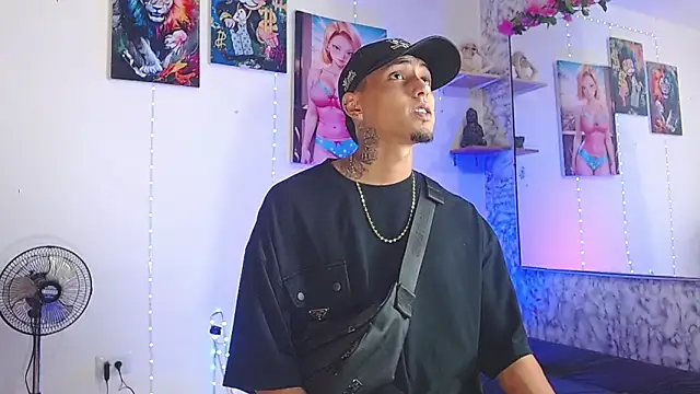 Snapshot of Liam_lee chatting on October 20, 2025, 10:10 pm Liam lee online show from October 20, 2025, 10:10 pm