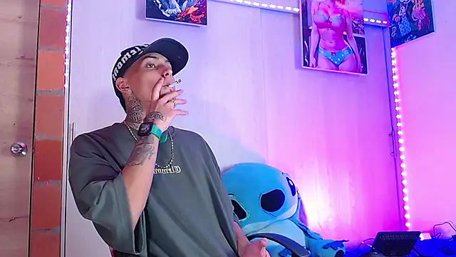 Snapshot of Liam_lee chatting on November 18, 2025, 3:04 pm Liam lee online show from November 18, 2025, 3:04 pm