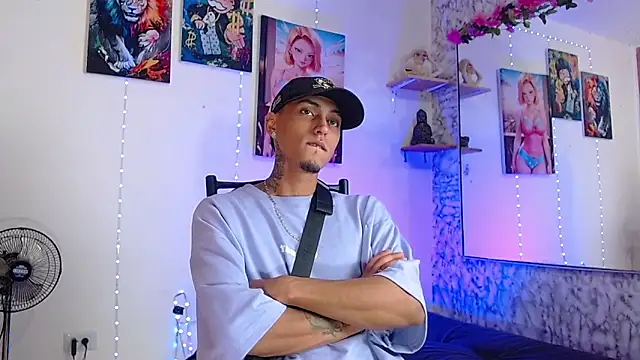 Snapshot of Liam_lee chatting on October 18, 2025, 10:01 pm Liam lee online show from October 18, 2025, 10:01 pm