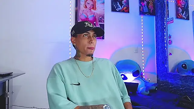 Snapshot of Liam_lee chatting on November 12, 2025, 5:28 pm Liam lee online show from November 12, 2025, 5:28 pm