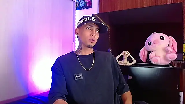 Snapshot of Liam_lee chatting on December 5, 2025, 4:27 pm Liam lee online show from December 5, 2025, 4:27 pm