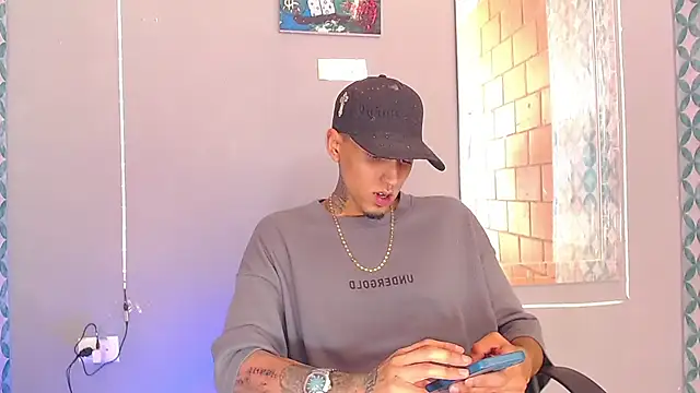 Snapshot of Liam_lee chatting on July 2, 2026, 9:10 pm Liam lee online show from July 2, 2026, 9:10 pm