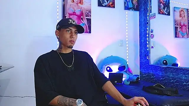 Snapshot of Liam_lee chatting on November 10, 2025, 11:32 pm Liam lee online show from November 10, 2025, 11:32 pm