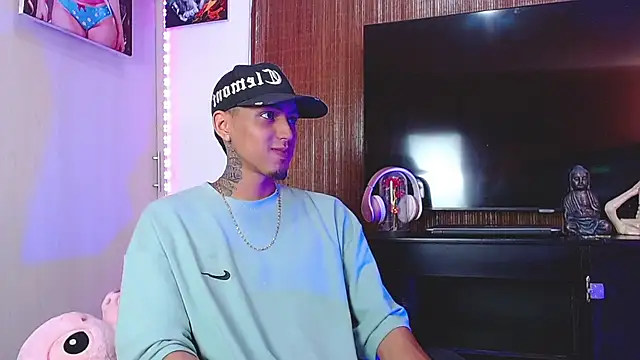 Snapshot of Liam_lee chatting on November 25, 2025, 2:39 pm Liam lee online show from November 25, 2025, 2:39 pm