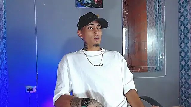 Snapshot of Liam_lee chatting on August 8, 2026, 9:11 pm Liam lee online show from August 8, 2026, 9:11 pm