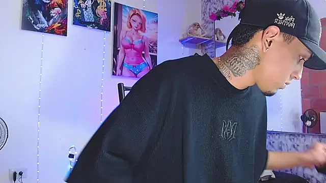 Snapshot of Liam_lee chatting on October 25, 2025, 1:01 pm Liam lee online show from October 25, 2025, 1:01 pm