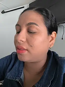 Snapshot of Francesca_ferrari chatting on July 21, 2026, 9:27 pm Francesca ferrari online show from July 21, 2026, 9:27 pm