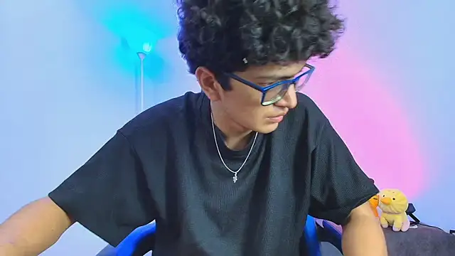 Snapshot of TylerWhite_ chatting on December 4, 2025, 4:00 am TylerWhite online show from December 4, 2025, 4:00 am