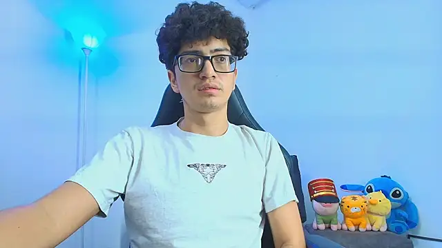 Snapshot of TylerWhite_ chatting on November 19, 2025, 3:17 am TylerWhite online show from November 19, 2025, 3:17 am