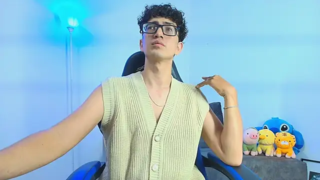 Snapshot of TylerWhite_ chatting on October 31, 2025, 5:04 am TylerWhite online show from October 31, 2025, 5:04 am