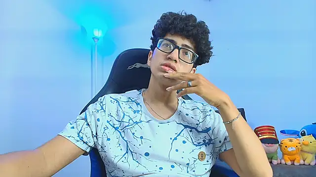 Snapshot of TylerWhite_ chatting on November 15, 2025, 7:45 am TylerWhite online show from November 15, 2025, 7:45 am