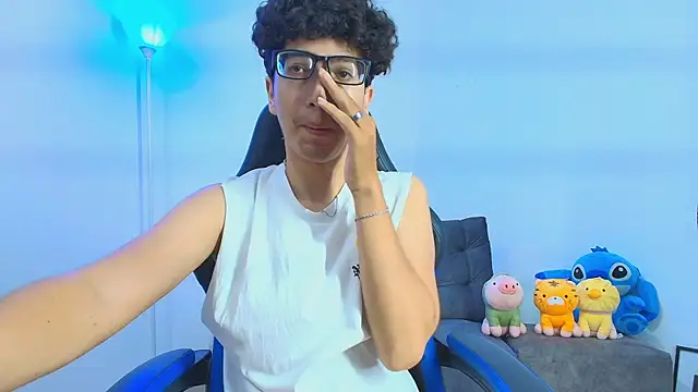 Snapshot of TylerWhite_ chatting on November 7, 2025, 3:33 am TylerWhite online show from November 7, 2025, 3:33 am