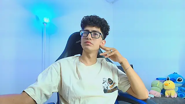 Snapshot of TylerWhite_ chatting on October 8, 2025, 4:47 am TylerWhite online show from October 8, 2025, 4:47 am