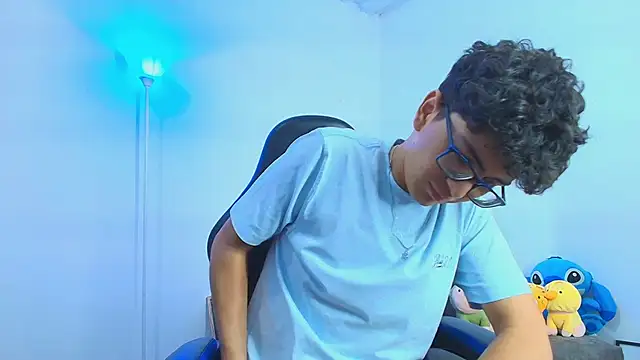 Snapshot of TylerWhite_ chatting on October 23, 2025, 3:49 am TylerWhite online show from October 23, 2025, 3:49 am