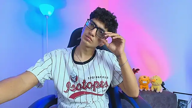 Snapshot of TylerWhite_ chatting on December 14, 2025, 3:46 am TylerWhite online show from December 14, 2025, 3:46 am