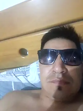 Snapshot of latino17 chatting on July 30, 2026, 6:12 am latino17 online show from July 30, 2026, 6:12 am