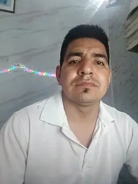 Snapshot of latino17 chatting on July 28, 2026, 8:34 pm latino17 online show from July 28, 2026, 8:34 pm