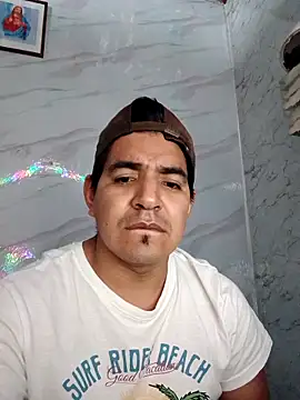 Snapshot of latino17 chatting on May 16, 2026, 6:34 am latino17 online show from May 16, 2026, 6:34 am