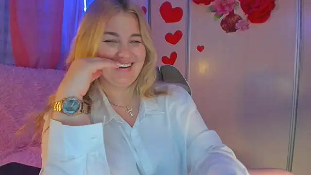 CoraSwon online show from March 2, 2025, 12:20 am