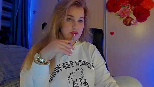 CoraSwon online show from November 12, 2025, 4:55 pm