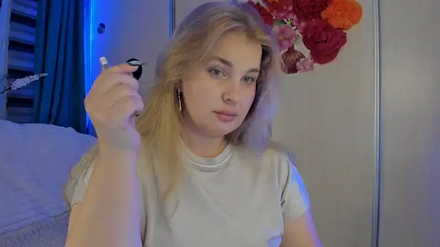 CoraSwon online show from October 14, 2025, 5:46 pm