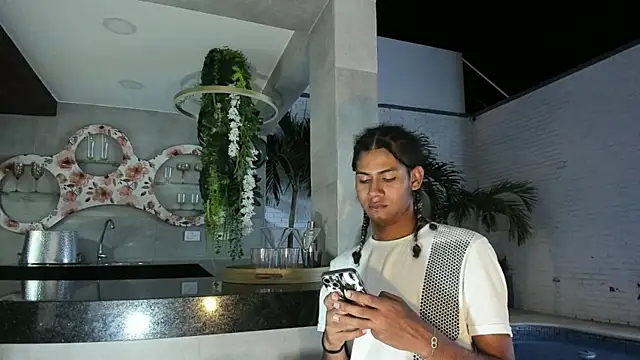 Maxim-Walker online show from November 7, 2025, 3:22 am