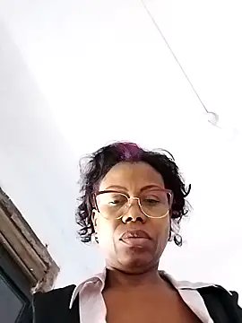 Snapshot of littlebrunett chatting on March 9, 2026, 1:47 pm littlebrunett online show from March 9, 2026, 1:47 pm