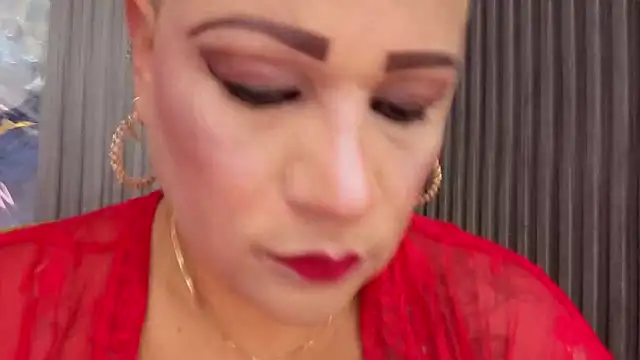 GianellaCox  online show from May 6, 2026, 12:09 pm