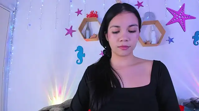 Emiily Parkerr online show from November 18, 2025, 3:10 am