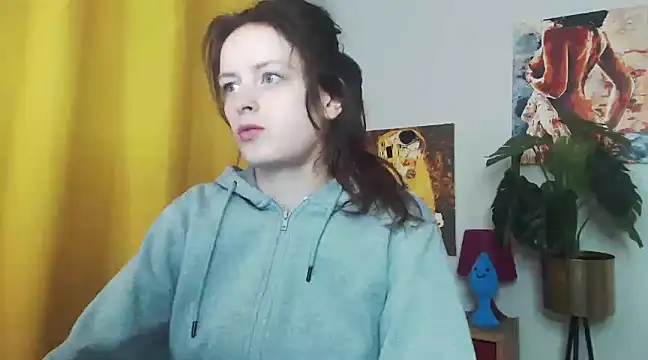 Snapshot of juicyNadine chatting on February 13, 2025, 6:20 am juicyNadine online show from February 13, 2025, 6:20 am