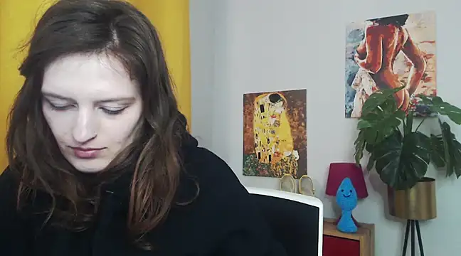 Snapshot of juicyNadine chatting on March 18, 2025, 9:23 am juicyNadine online show from March 18, 2025, 9:23 am