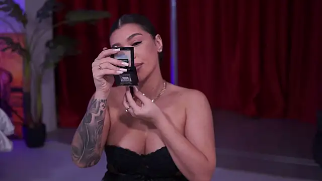 Snapshot of NatyDesiree chatting on December 22, 2025, 7:36 pm NatyDesiree online show from December 22, 2025, 7:36 pm