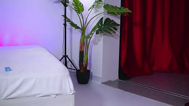 Snapshot of NatyDesiree chatting on October 7, 2025, 9:10 am NatyDesiree online show from October 7, 2025, 9:10 am