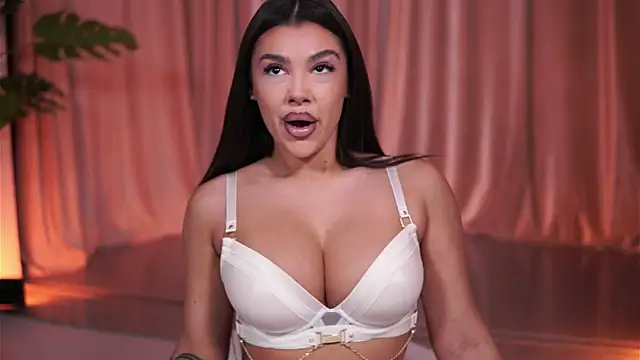 NatyDesiree online show from April 22, 2026, 7:09 pm