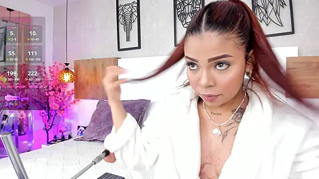 nahomiidasilva  online show from February 17, 2026, 7:11 pm