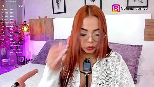 nahomiidasilva  online show from May 7, 2026, 7:50 pm