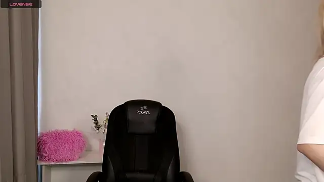 CuteYukiKun online show from February 13, 2026, 8:36 am