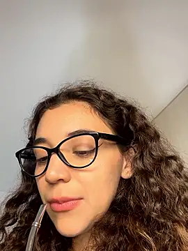 uniquerossie online show from January 17, 2026, 8:07 am