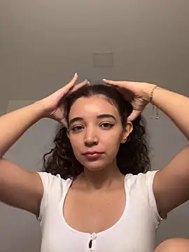 Snapshot of uniquerossie chatting on December 4, 2025, 8:02 am uniquerossie online show from December 4, 2025, 8:02 am