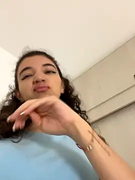 Snapshot of uniquerossie chatting on December 2, 2025, 8:38 am uniquerossie online show from December 2, 2025, 8:38 am