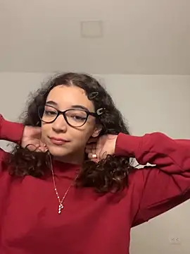 Snapshot of uniquerossie chatting on December 5, 2025, 8:02 am uniquerossie online show from December 5, 2025, 8:02 am