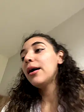 Snapshot of uniquerossie chatting on November 17, 2025, 9:57 am uniquerossie online show from November 17, 2025, 9:57 am