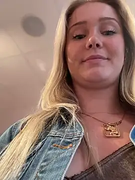 Snapshot of lexi_luv chatting on March 7, 2025, 11:05 pm lexi luv online show from March 7, 2025, 11:05 pm