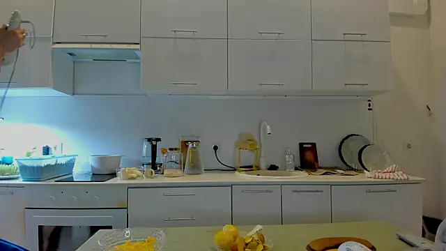 Snapshot of crystalnut chatting on December 4, 2025, 3:27 am crystalnut online show from December 4, 2025, 3:27 am