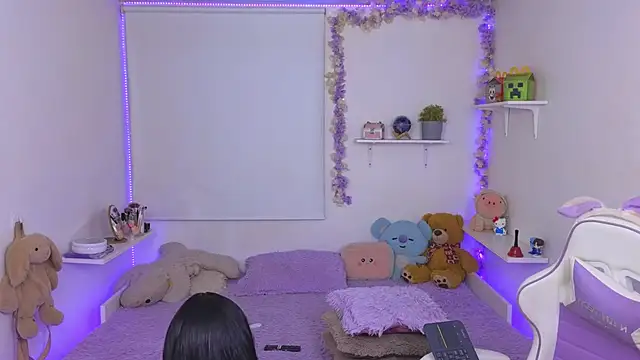 Baby Xian online show from October 18, 2025, 12:56 am