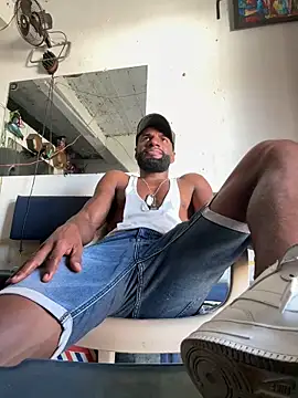 Snapshot of BL4CKBUNY chatting on February 12, 2025, 9:01 pm BL4CKBUNY online show from February 12, 2025, 9:01 pm