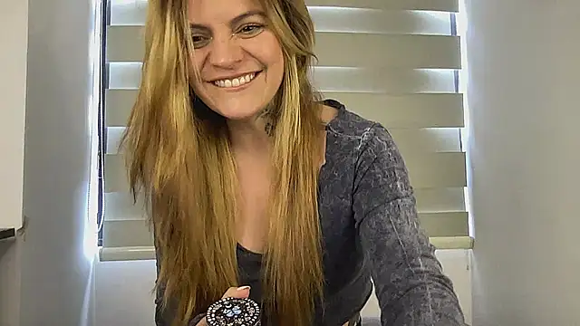 Val   online show from September 8, 2025, 3:44 pm