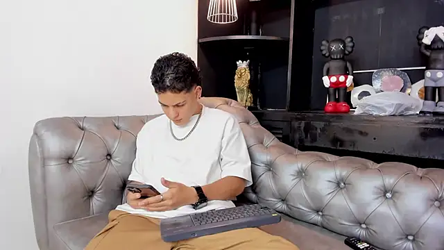 Snapshot of Levy_Steve chatting on March 20, 2025, 5:13 am Levy Steve online show from March 20, 2025, 5:13 am